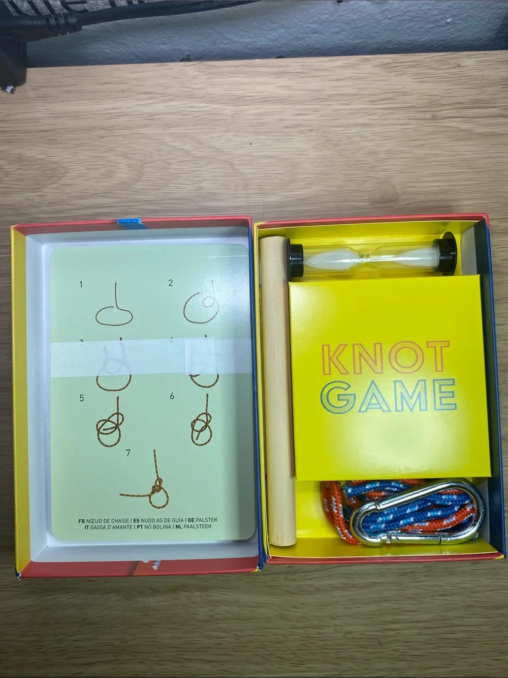Kikkerland Knot Game – Blue & Orange Rope Kit